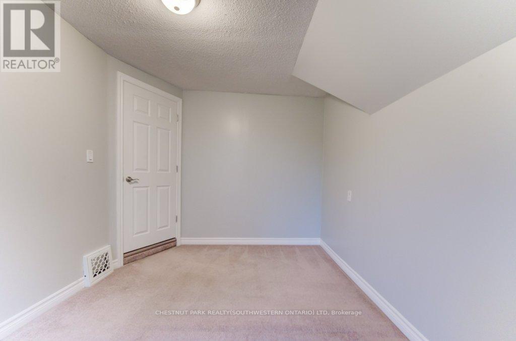 26 ST. LEGER STREET - 26