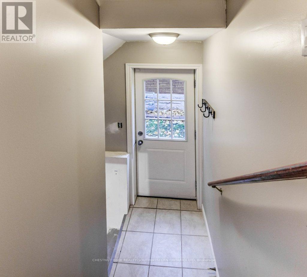 26 ST. LEGER STREET - 28