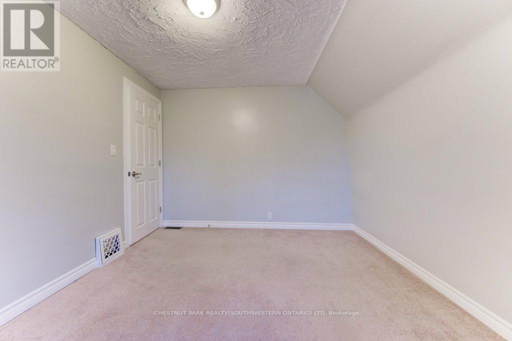 26 ST. LEGER STREET - 24