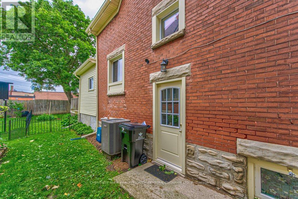 26 ST. LEGER STREET - 31