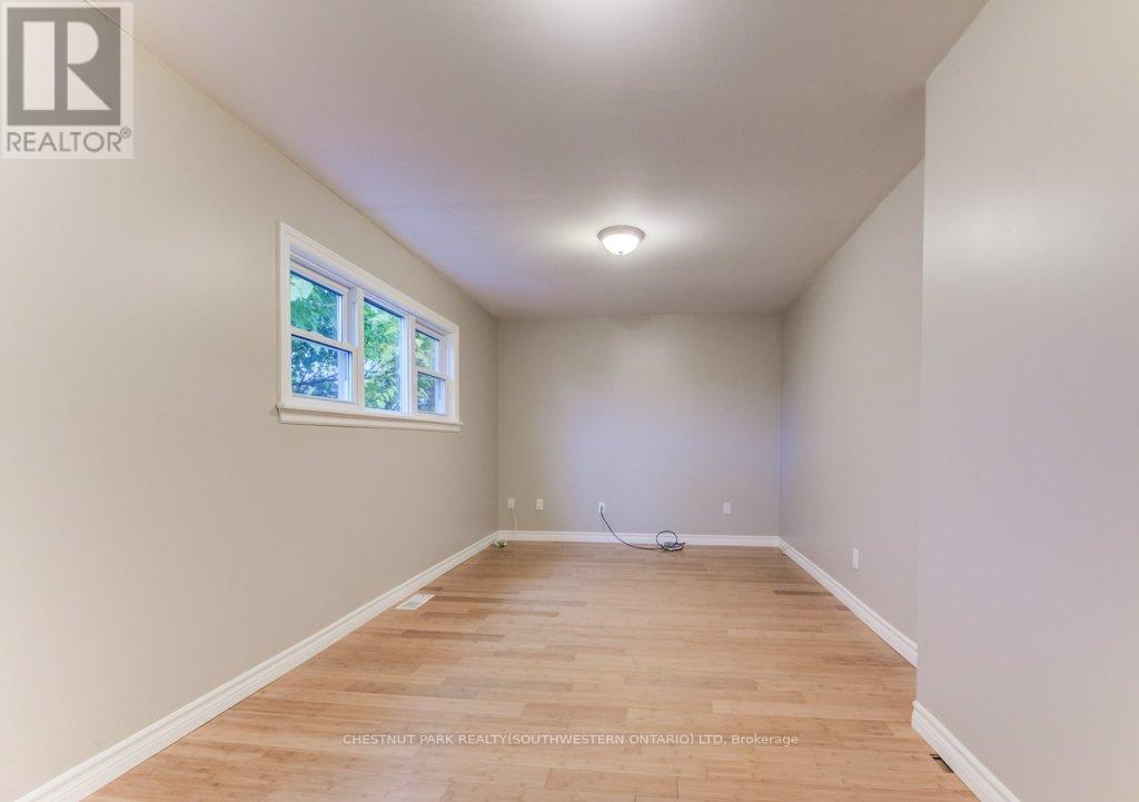 26 ST. LEGER STREET - 15