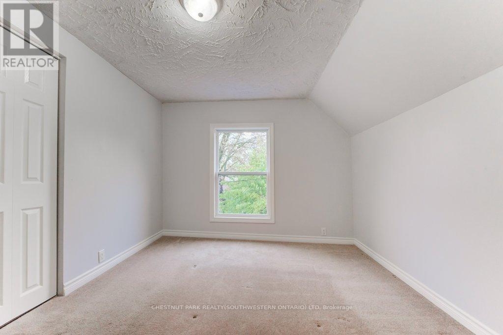 26 ST. LEGER STREET - 27