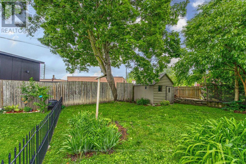 26 ST. LEGER STREET - 32