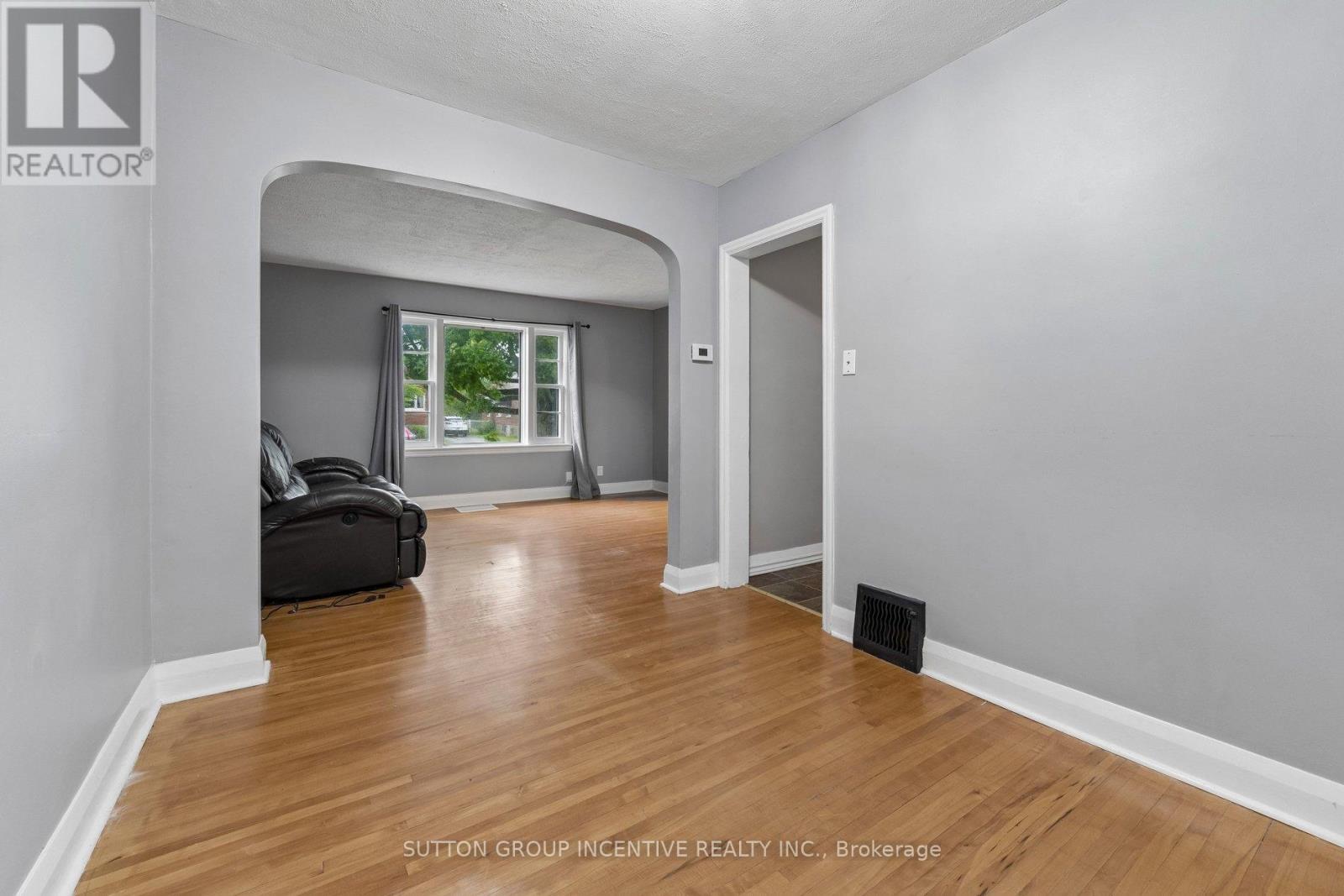 581 ARNDON AVENUE - 13