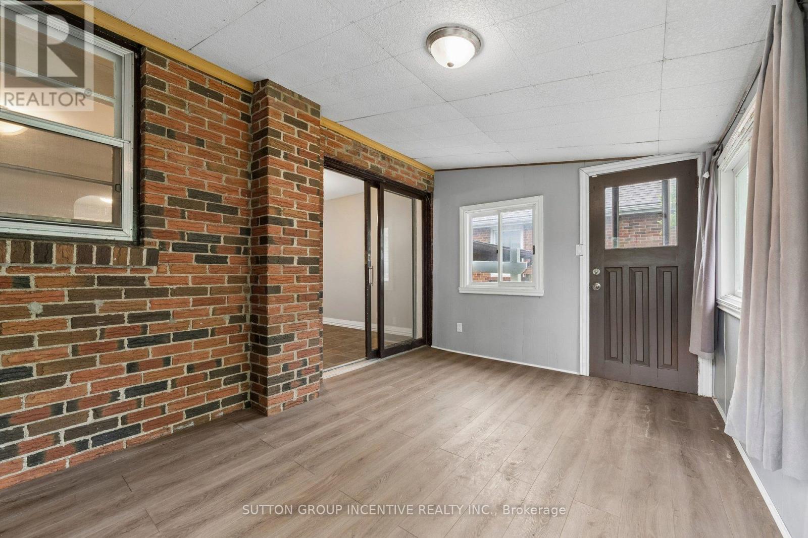 581 ARNDON AVENUE - 21
