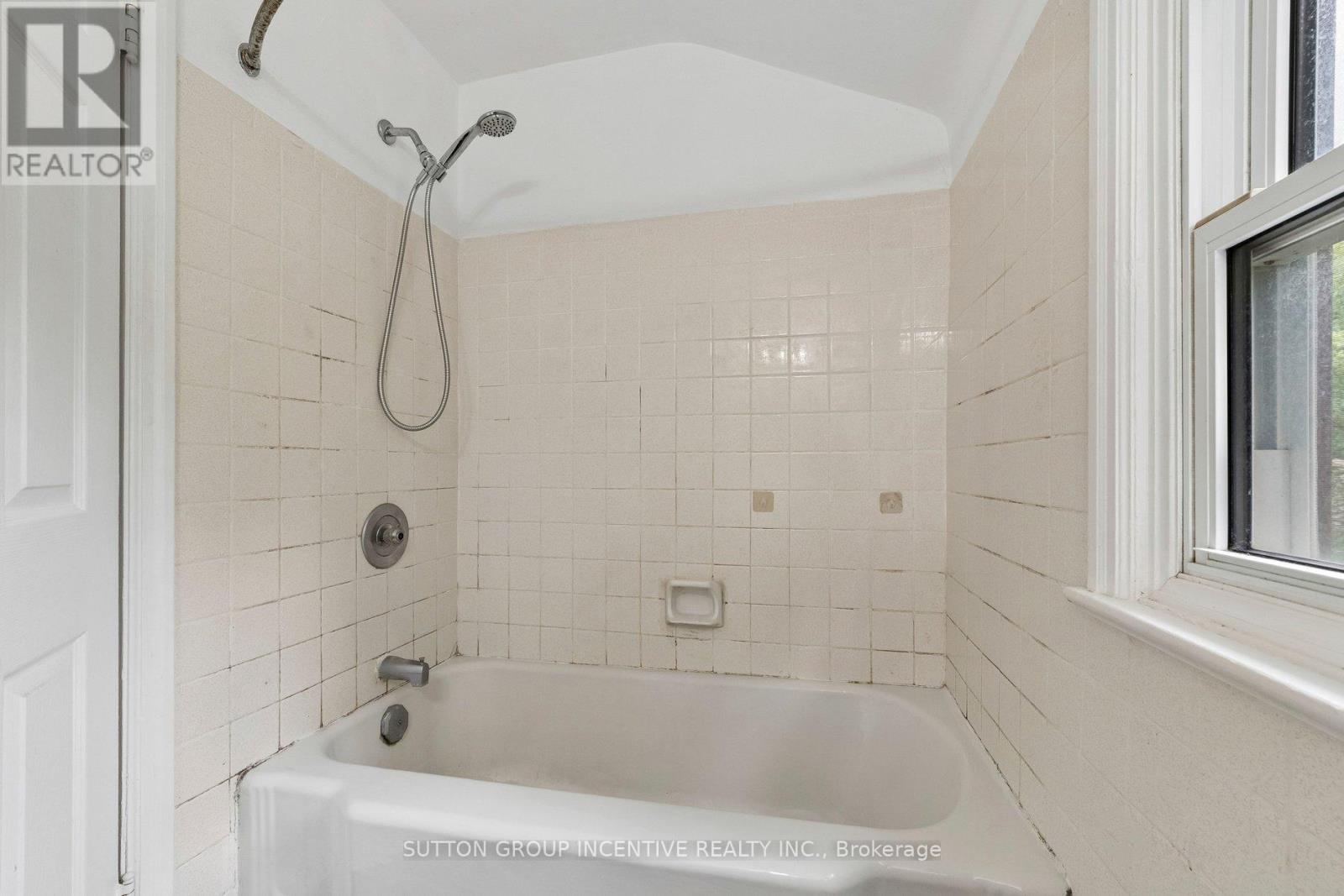 581 ARNDON AVENUE - 32