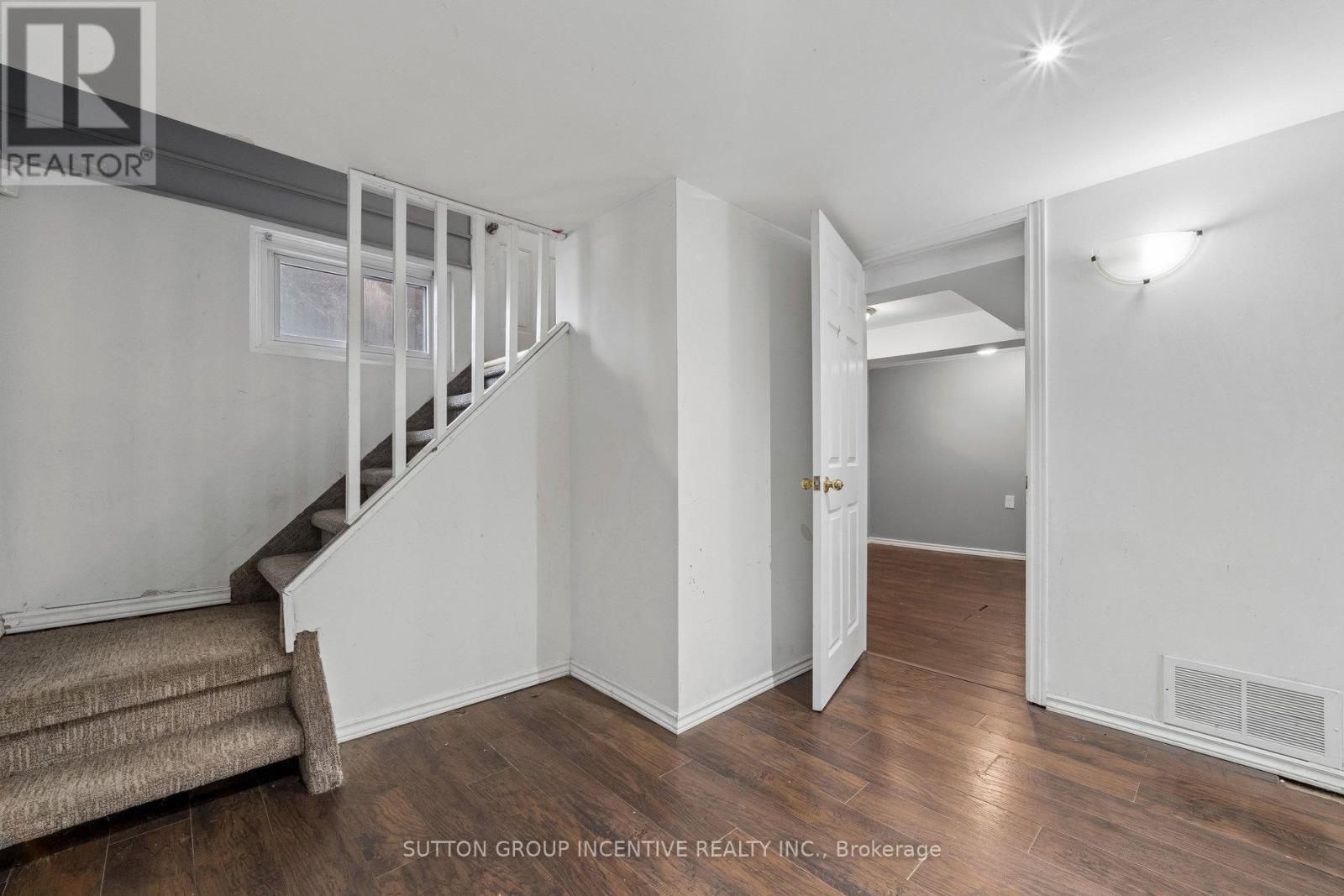 581 ARNDON AVENUE - 33