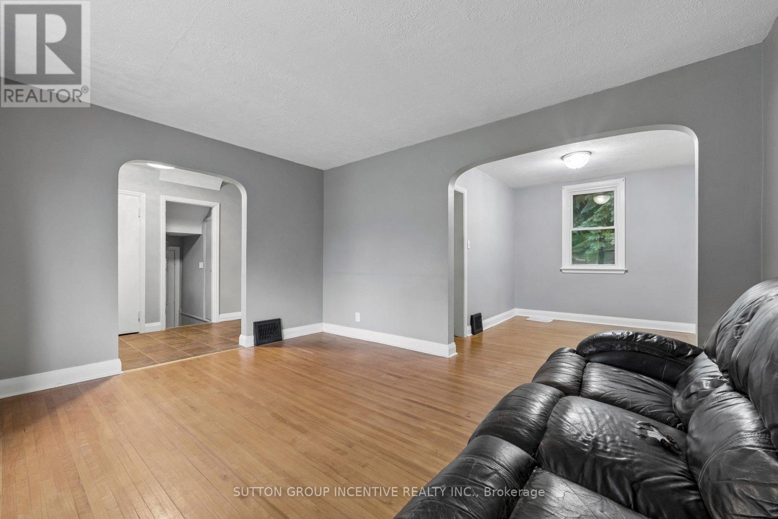581 ARNDON AVENUE - 10