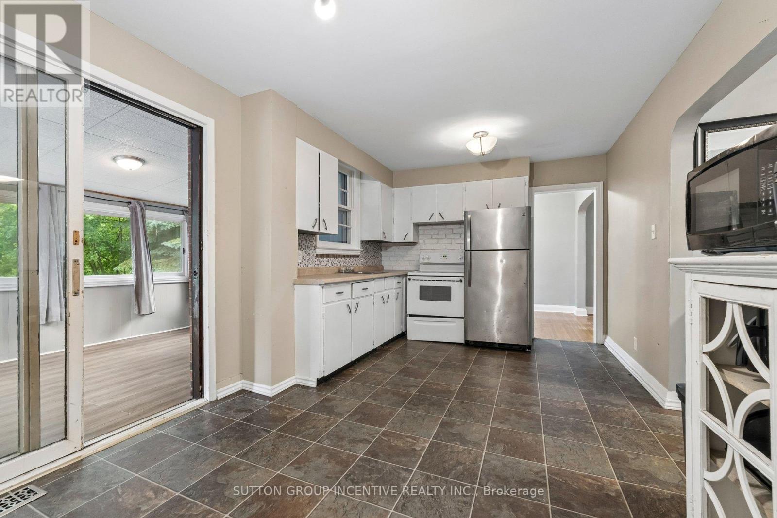 581 ARNDON AVENUE - 14