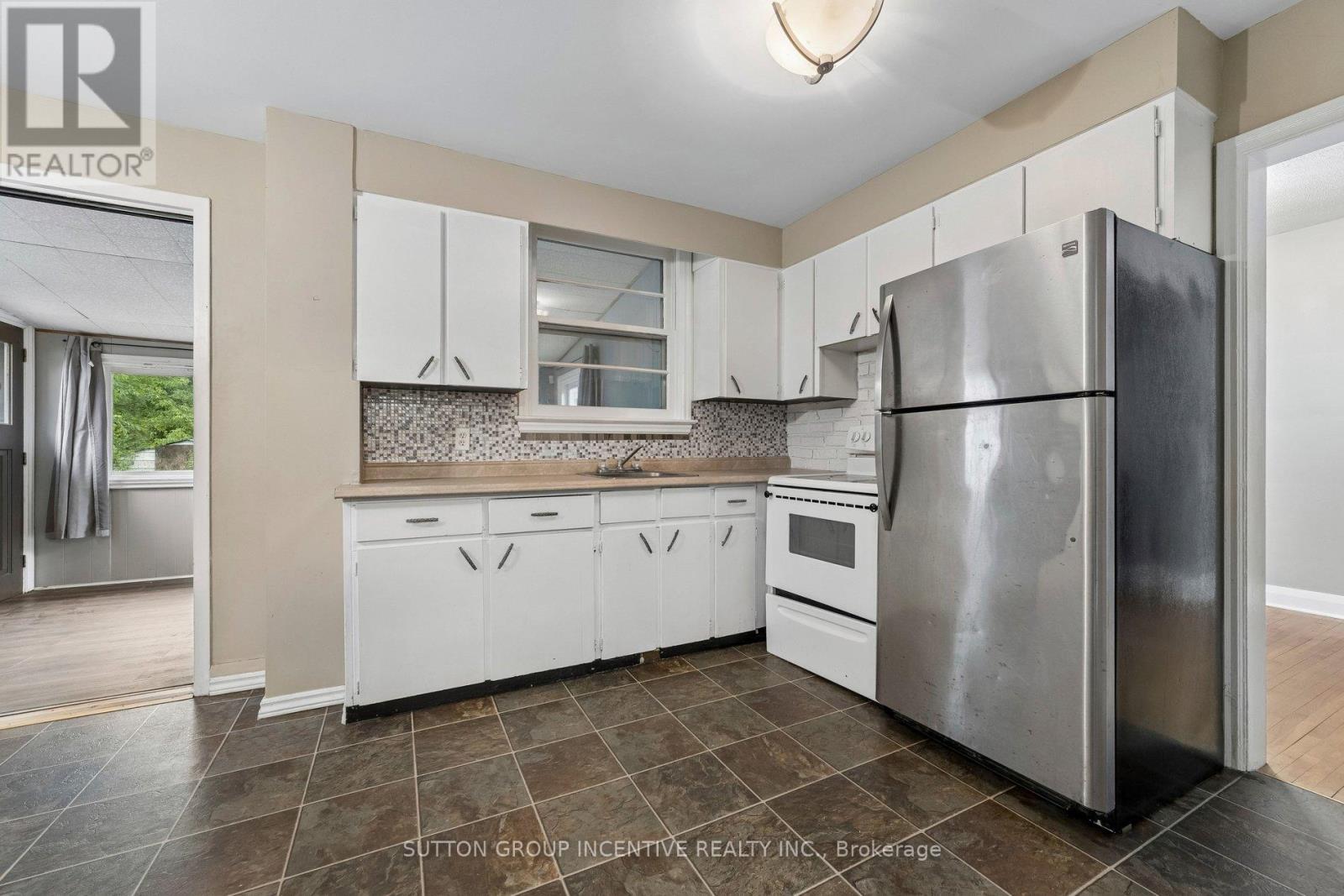 581 ARNDON AVENUE - 19
