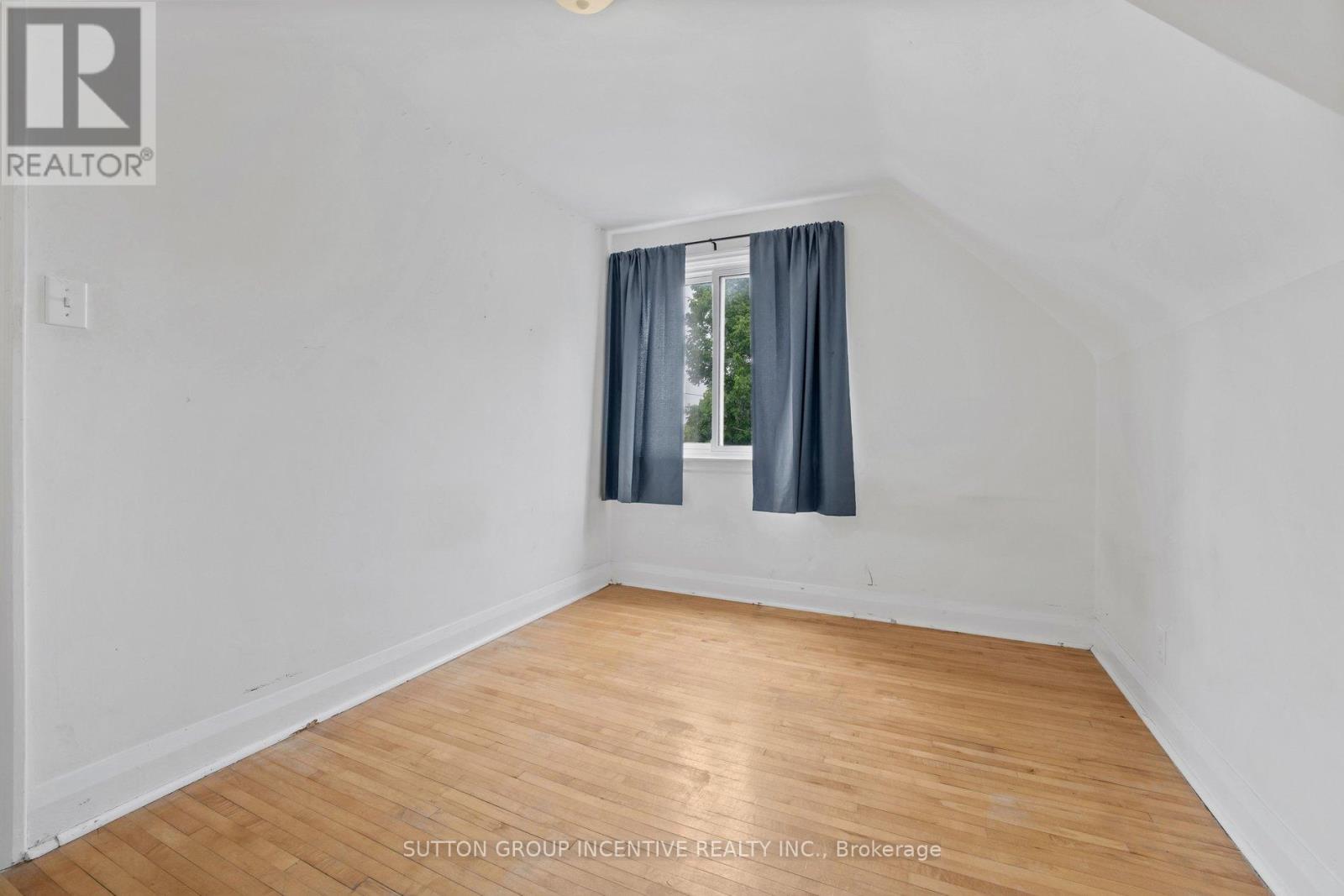 581 ARNDON AVENUE - 27