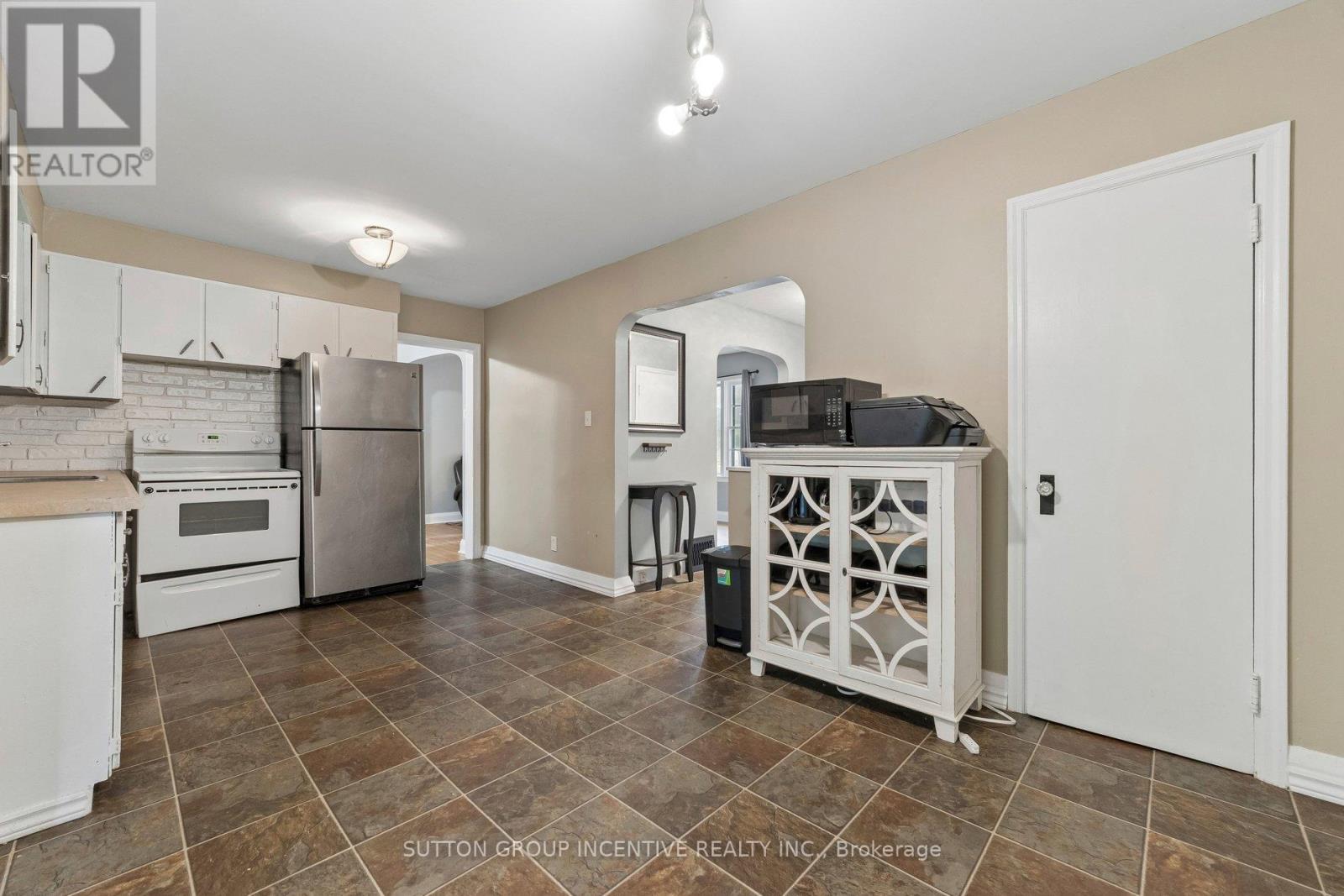 581 ARNDON AVENUE - 15