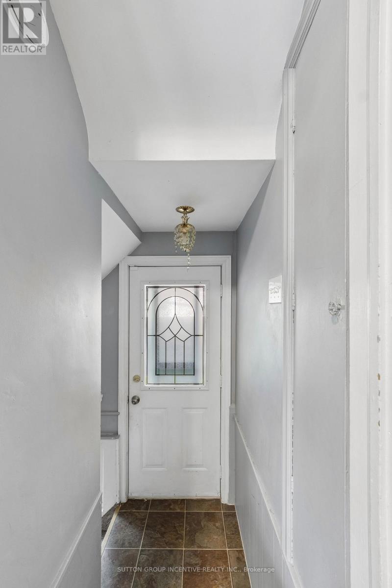 581 ARNDON AVENUE - 8
