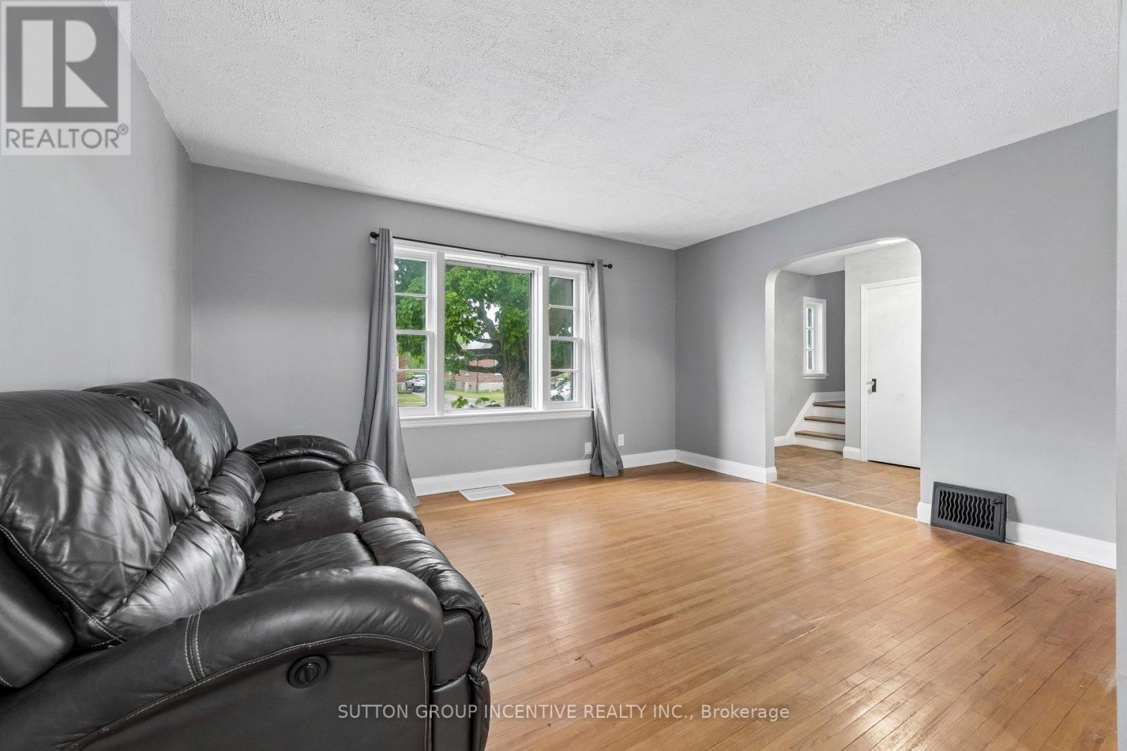 581 ARNDON AVENUE - 12