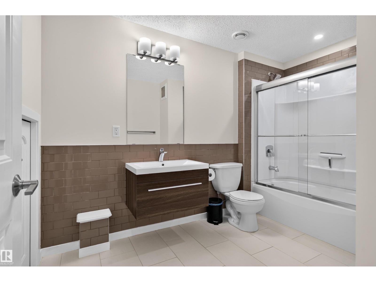 6928 22 AV SW — photo 29