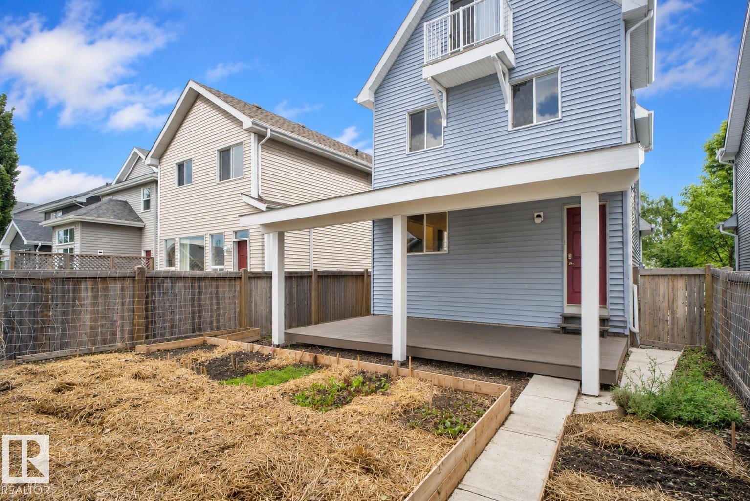 6928 22 AV SW — photo 32