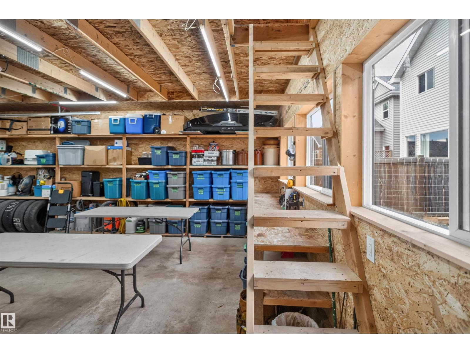 6928 22 AV SW — photo 39