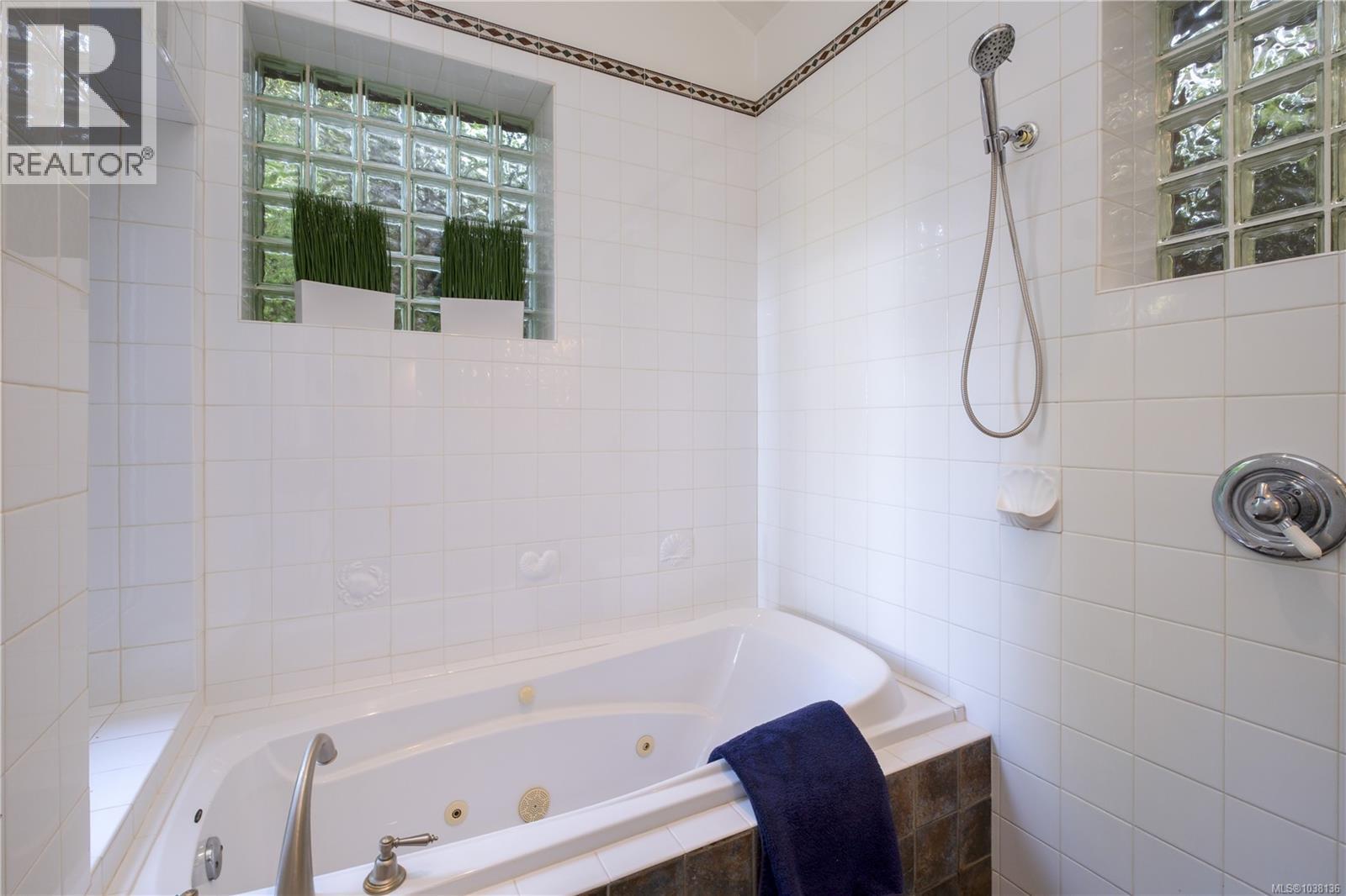 145 Petroglyph Way - 41