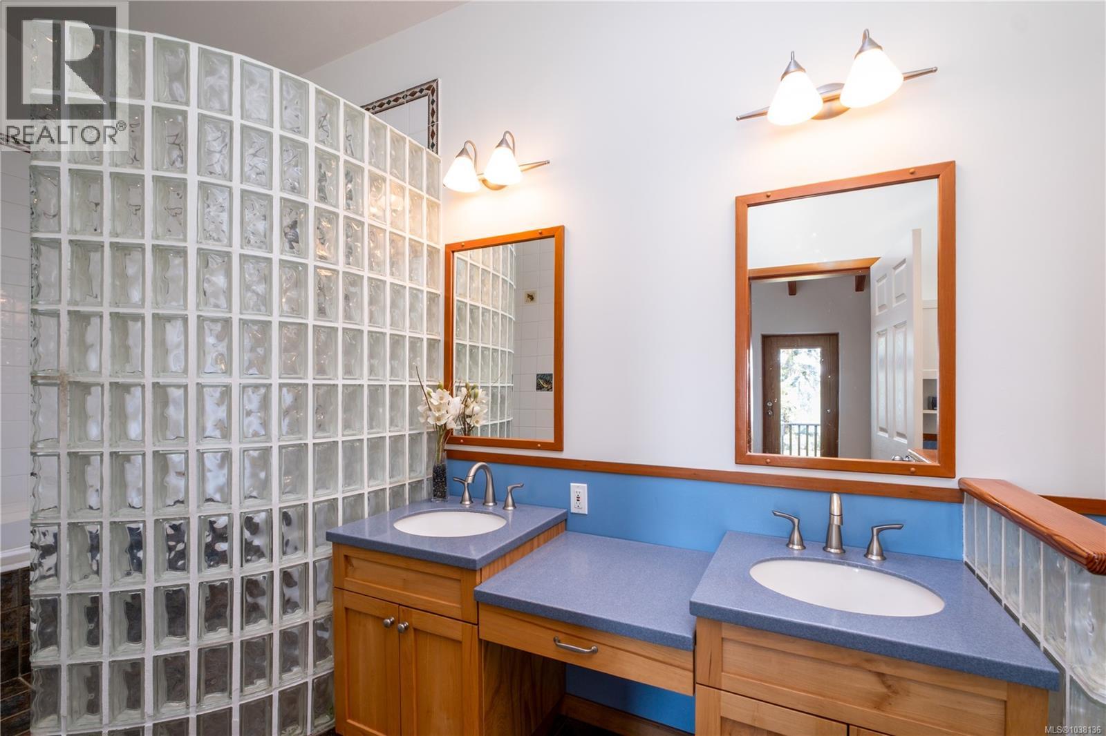 145 Petroglyph Way - 40