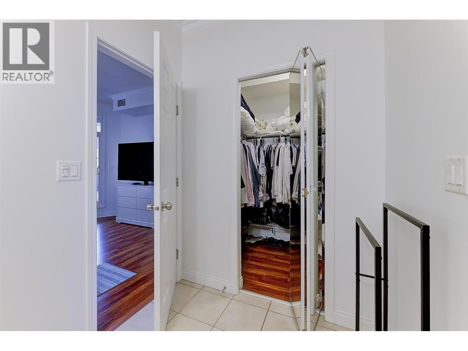 332 1088 Sunset Drive, Kelowna