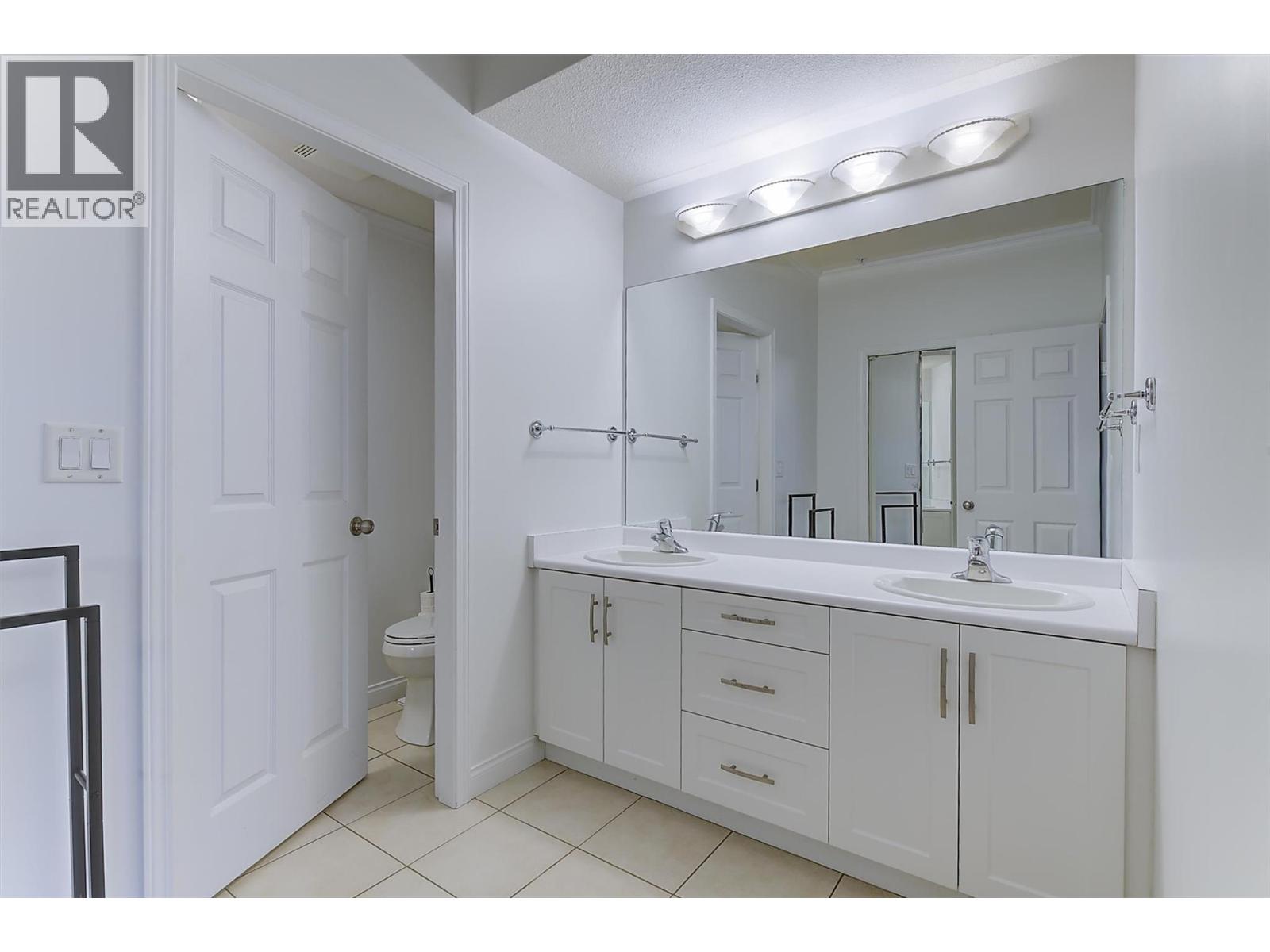 332 1088 Sunset Drive, Kelowna