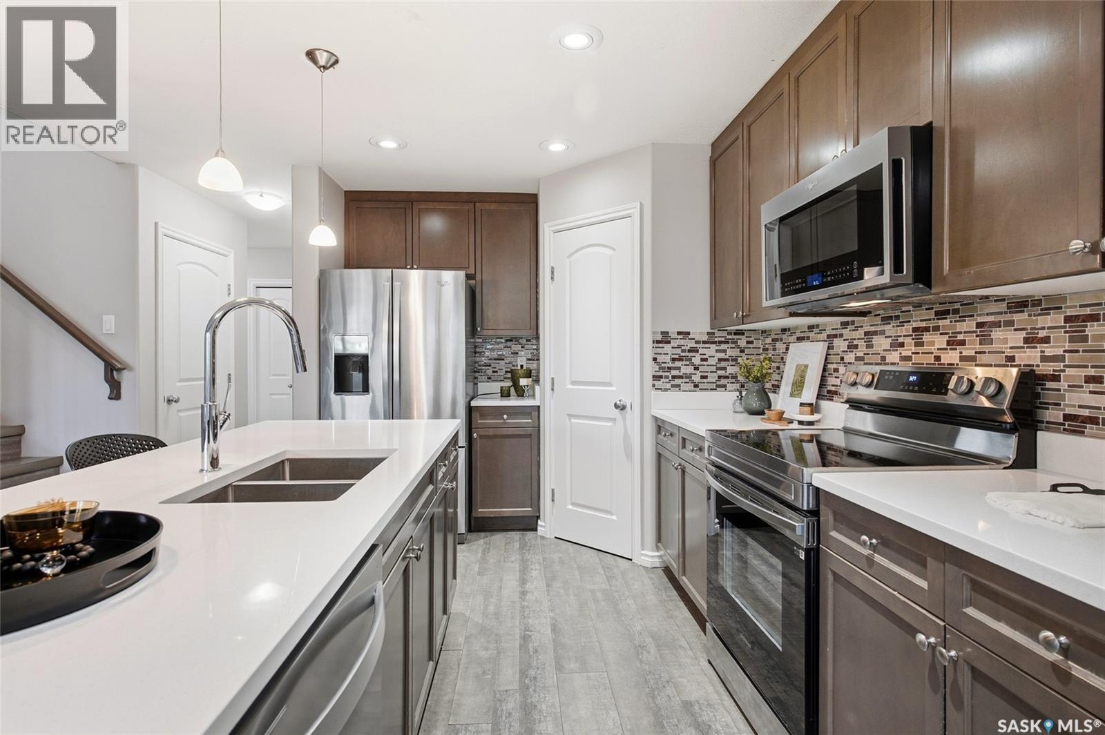 334 Dickson CRESCENT - photo 4