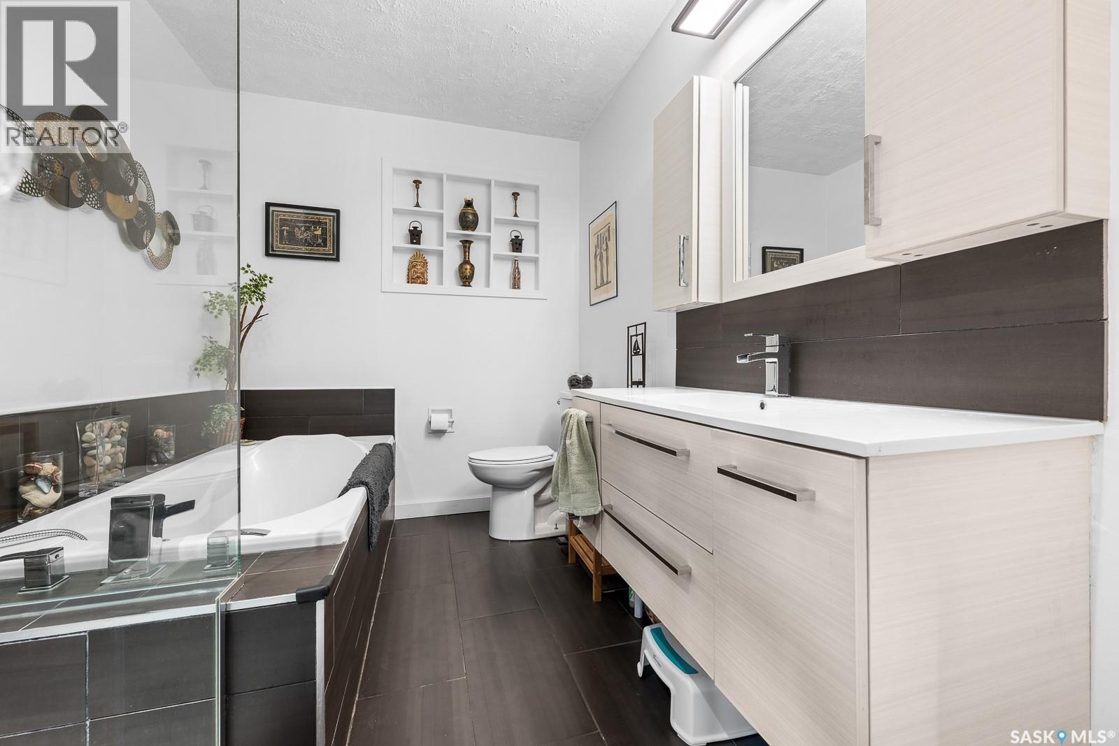 10 Bastedo CRESCENT — photo 16