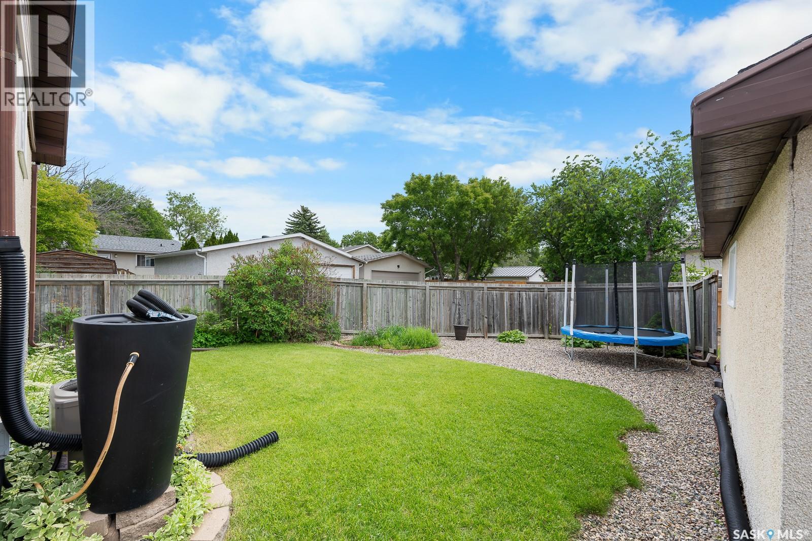 10 Bastedo CRESCENT — photo 33