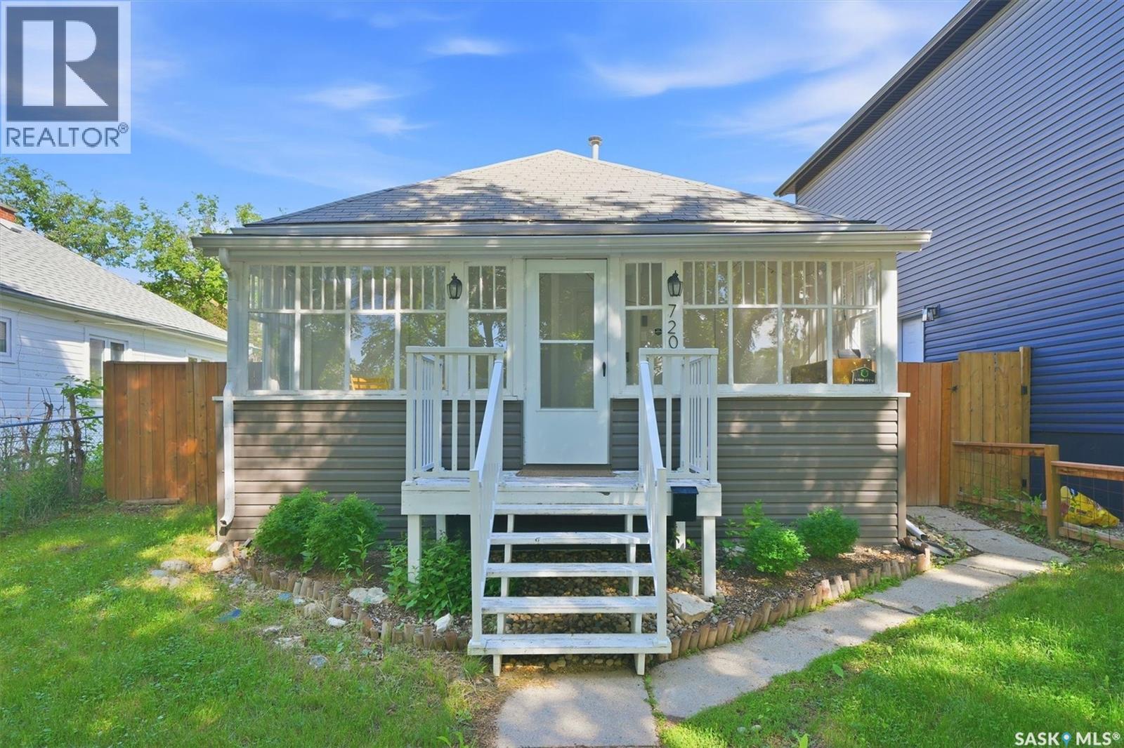 720 Walmer ROAD - 1
