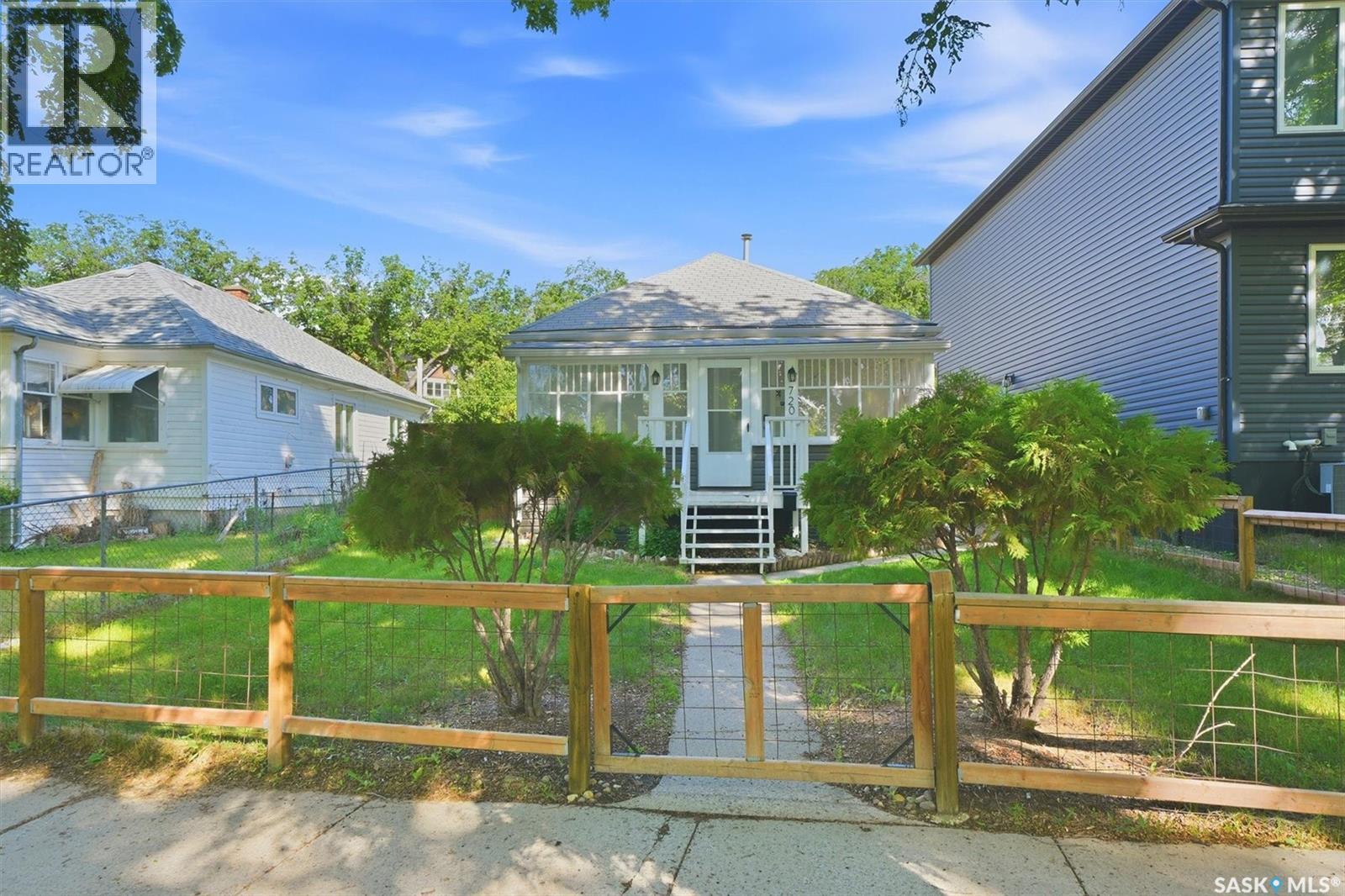720 Walmer ROAD - 2