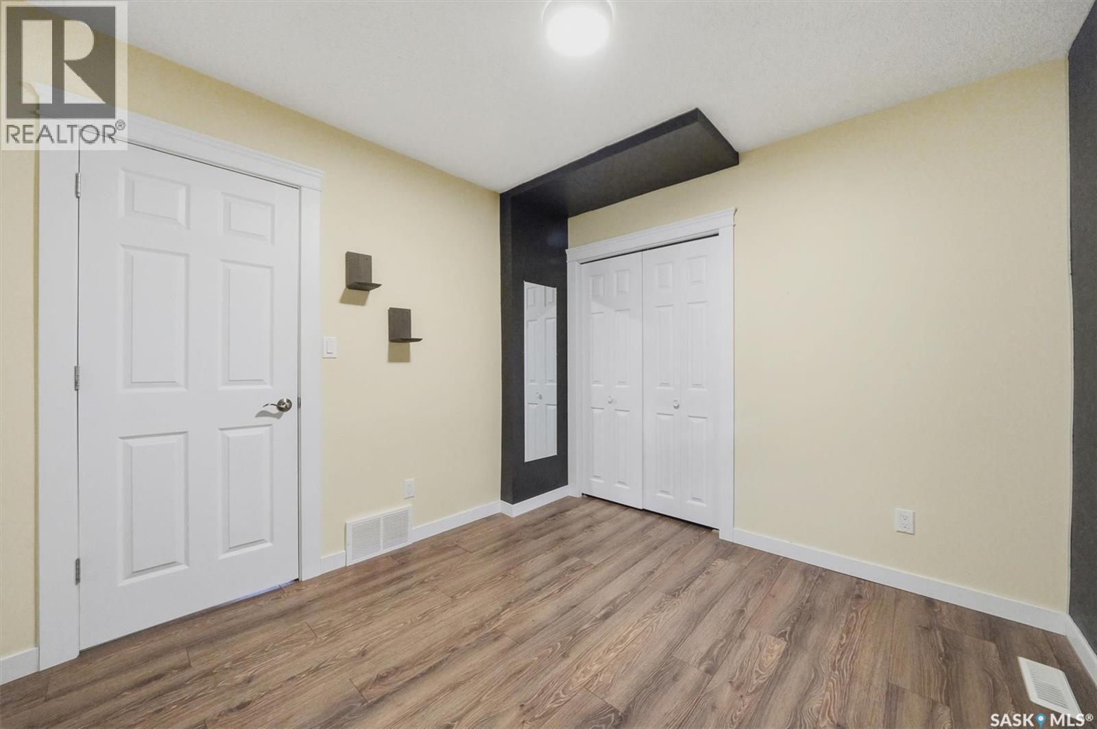 720 Walmer ROAD - 28
