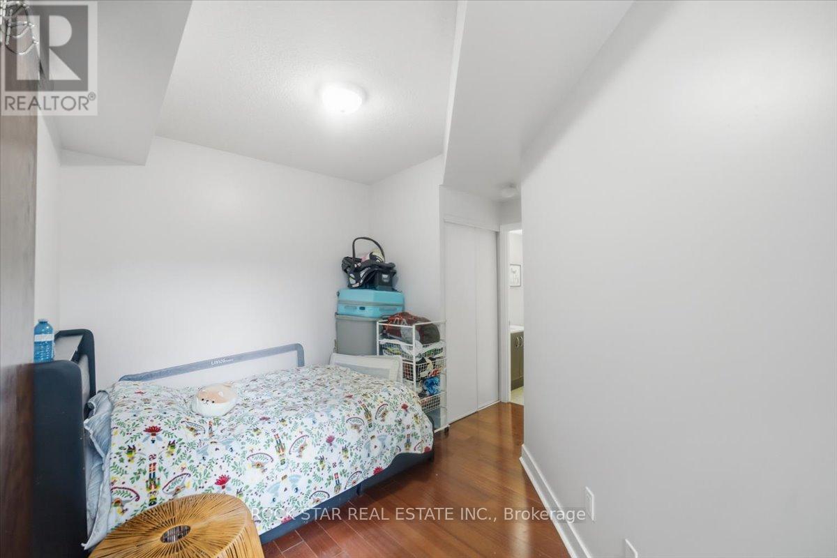 #720 438 KING STREET W - Image 14