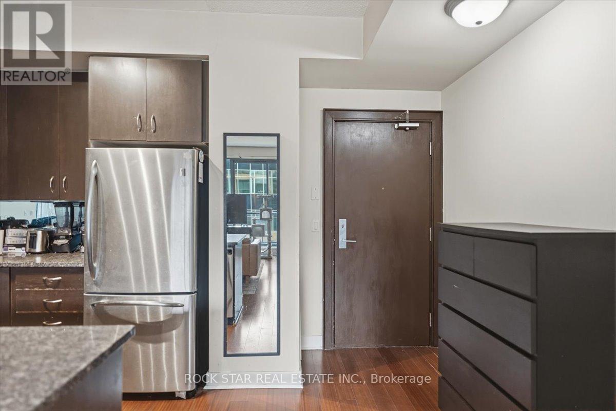#720 438 KING STREET W - 3