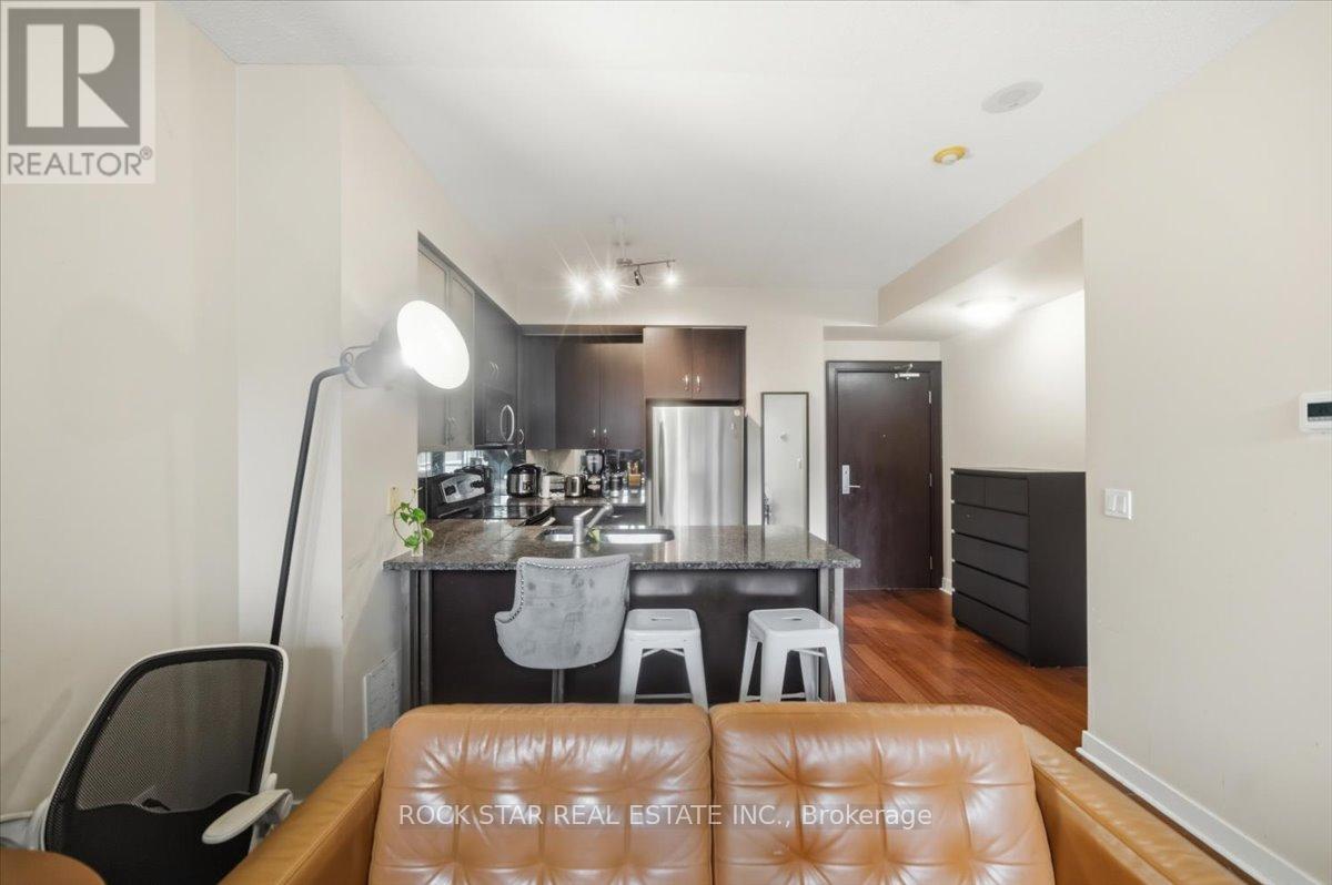 #720 438 KING STREET W - Image 9