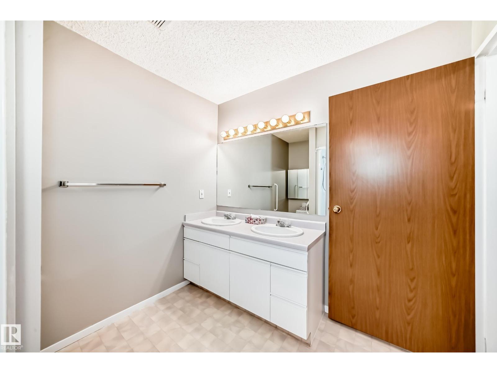 #311 4906 47 AV — photo 34