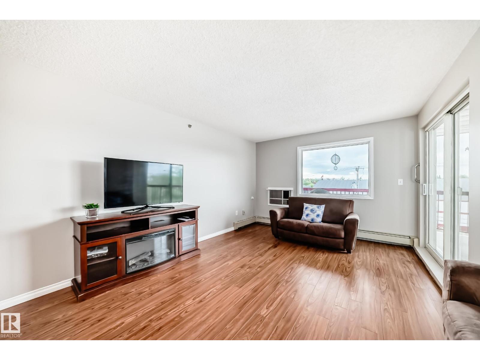 #311 4906 47 AV — photo 26