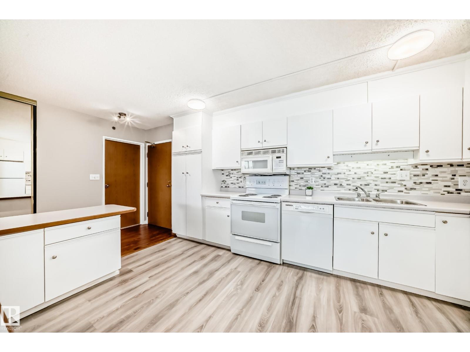 #311 4906 47 AV — photo 11