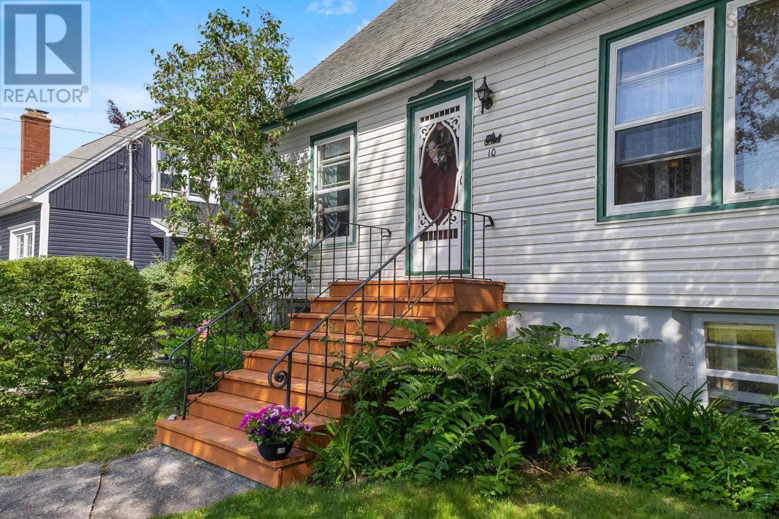 Property 2 of 48 of 10 Parkdale Avenue