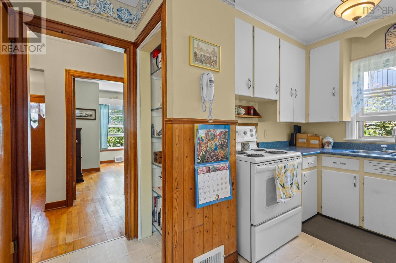Property 17 of 48 of 10 Parkdale Avenue