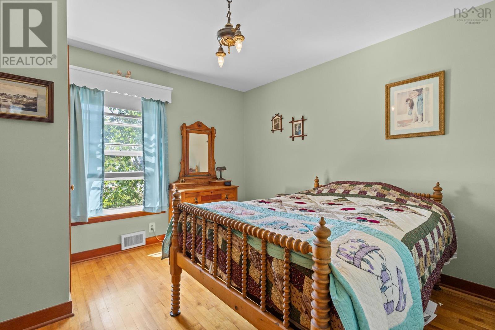 Property 20 of 48 of 10 Parkdale Avenue