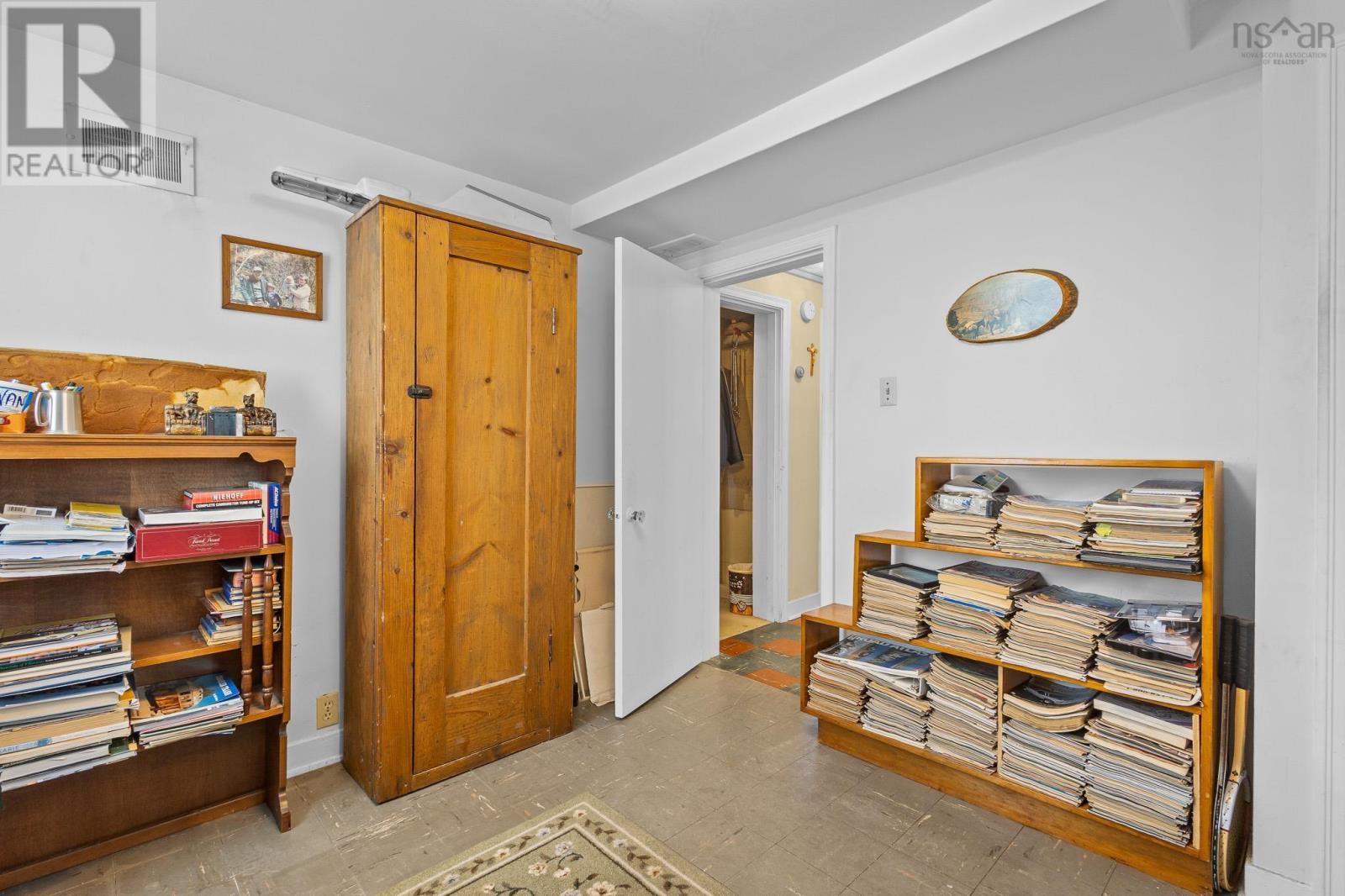 Property 35 of 48 of 10 Parkdale Avenue