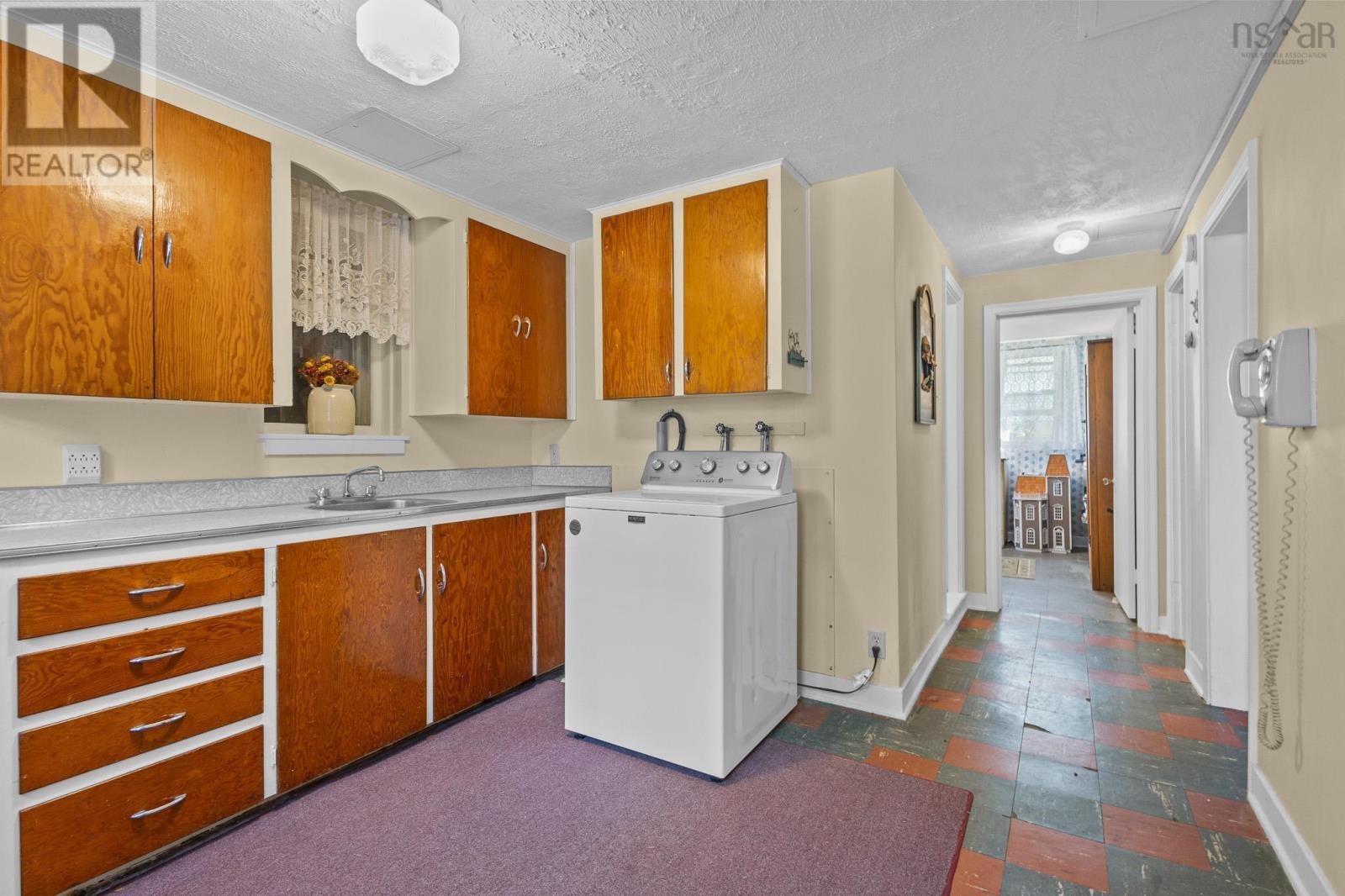 Property 30 of 48 of 10 Parkdale Avenue
