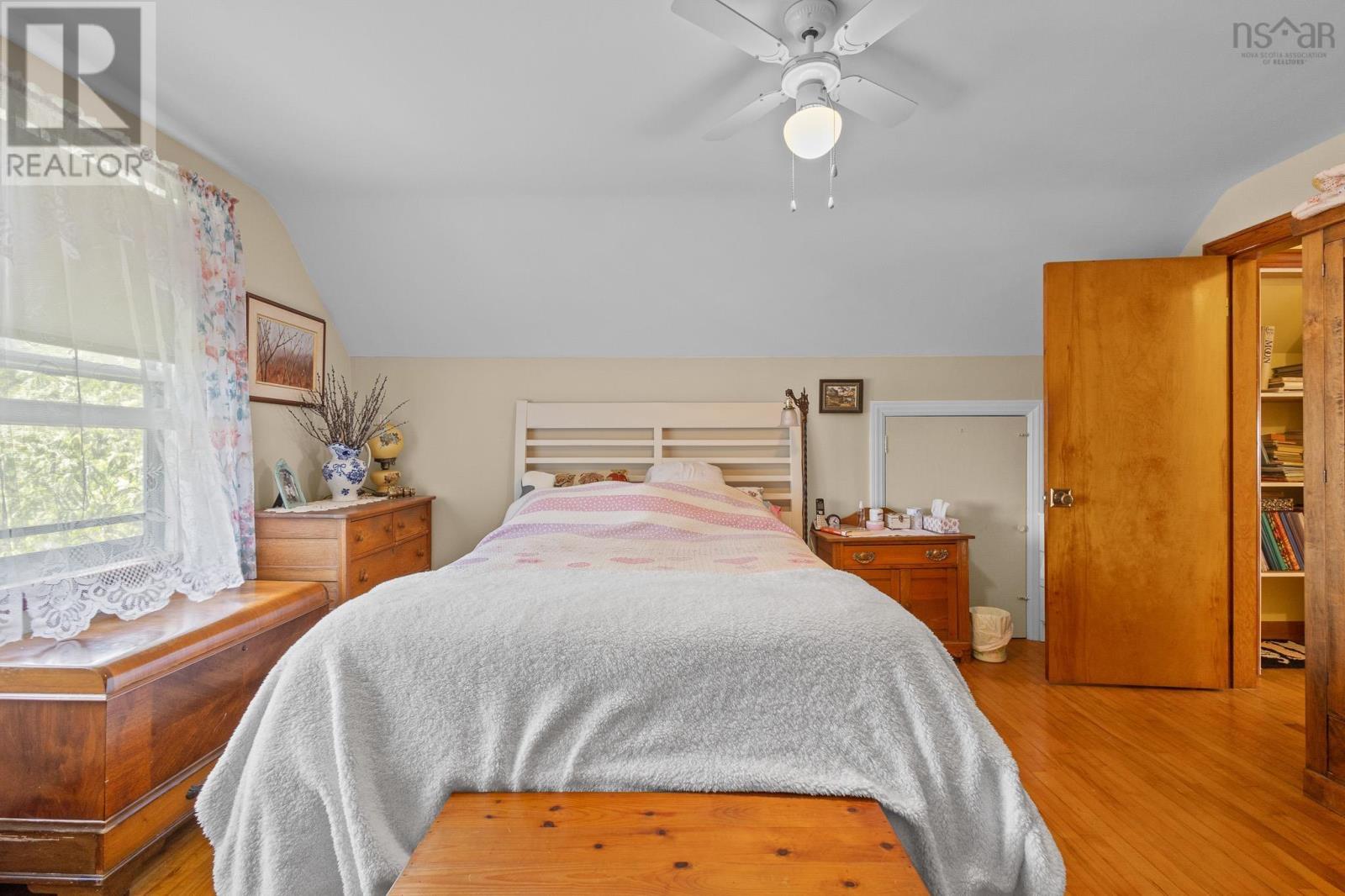 Property 24 of 48 of 10 Parkdale Avenue
