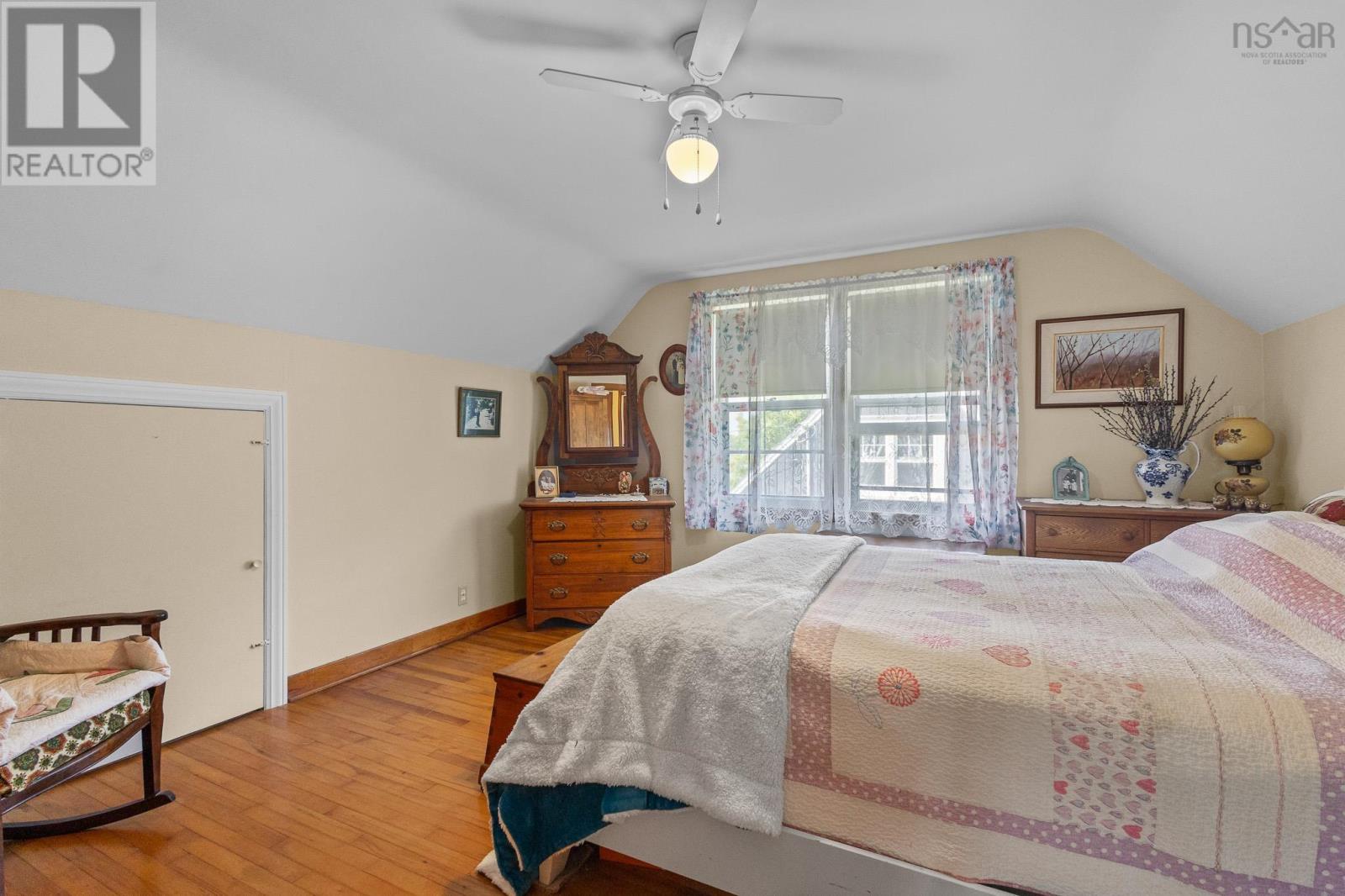 Property 25 of 48 of 10 Parkdale Avenue
