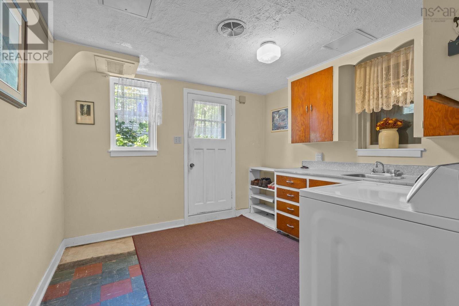 Property 29 of 48 of 10 Parkdale Avenue