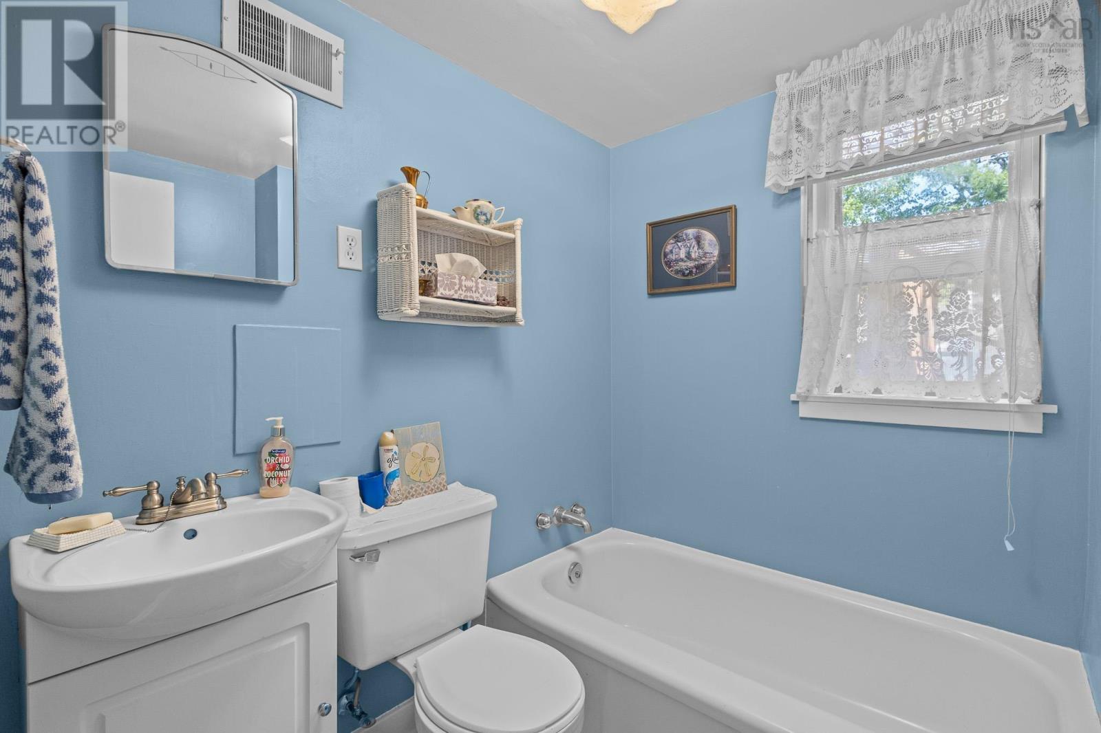 Property 33 of 48 of 10 Parkdale Avenue