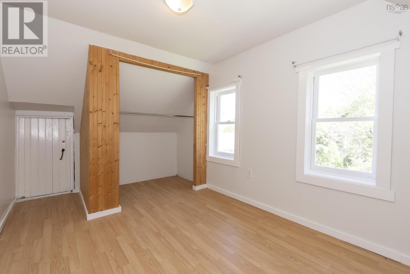 Property 23 of 26 of 12 Clarence Street