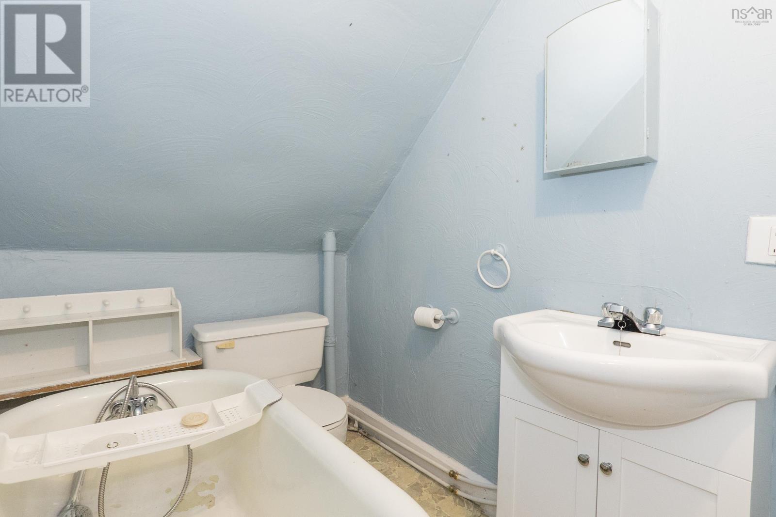 Property 22 of 26 of 12 Clarence Street