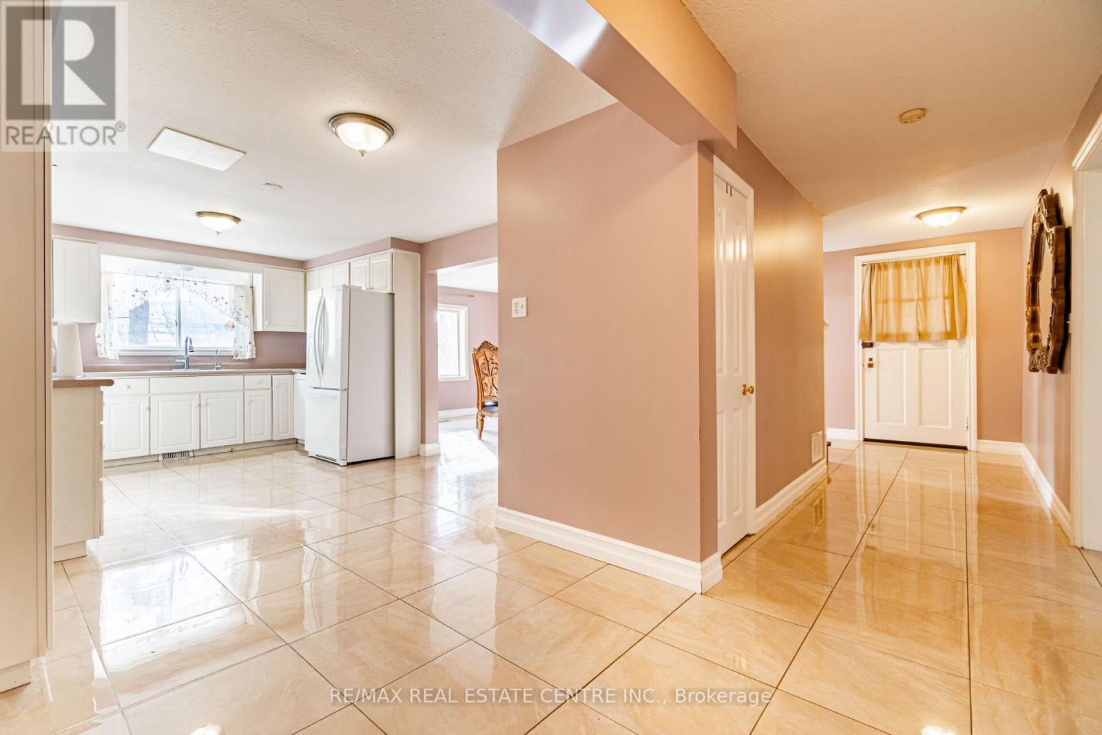 8681 CANYON ROAD - 13