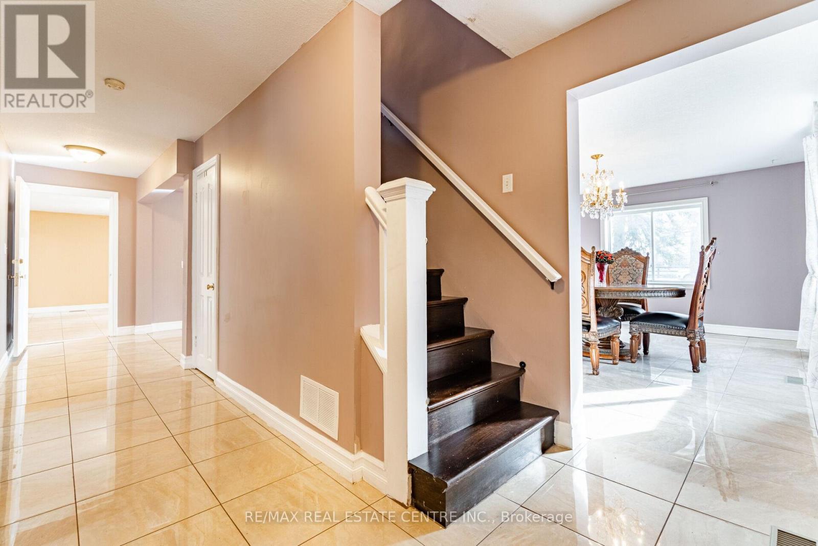 8681 CANYON ROAD - 20